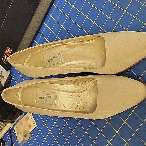 Vintage Jacqueline Ferrar Satin Cream Leather Soles 3" Shoes - Picture 2 of 12